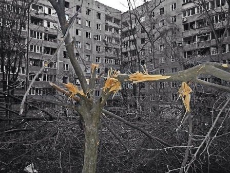 В Донецке подвергся жесточайшему артобстрелу - погибли 8 мирных жителей, 33 ранены (ФОТО) (фото) - фото 3 В Донецке подвергся жесточайшему артобстрелу - погибли 8 мирных жителей, 33 ранены (ФОТО) (фото) - фото 3