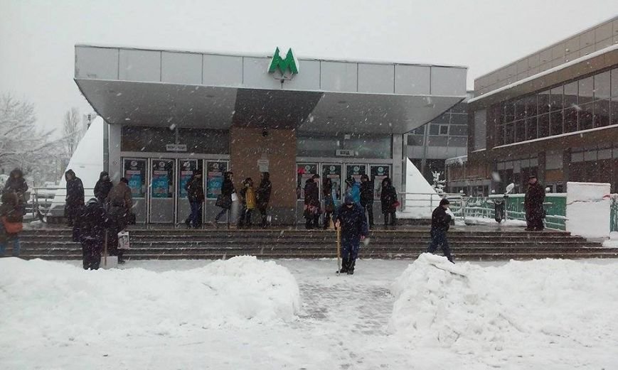 Сегодня из-за снегопада столичное метро будет работать на час дольше (ФОТО) (фото) - фото 1 Сегодня из-за снегопада столичное метро будет работать на час дольше (ФОТО) (фото) - фото 1