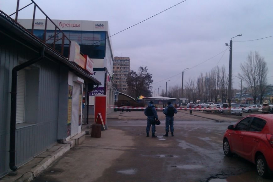 Обезвреживание бомбы в Одессе у «ПриватБанка» на Котовского: Как это было (ФОТО, ВИДЕО) (фото) - фото 1 Обезвреживание бомбы в Одессе у «ПриватБанка» на Котовского: Как это было (ФОТО, ВИДЕО) (фото) - фото 1