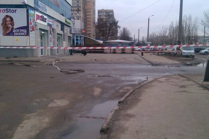 Обезвреживание бомбы в Одессе у «ПриватБанка» на Котовского: Как это было (ФОТО, ВИДЕО) (фото) - фото 1 Обезвреживание бомбы в Одессе у «ПриватБанка» на Котовского: Как это было (ФОТО, ВИДЕО) (фото) - фото 1
