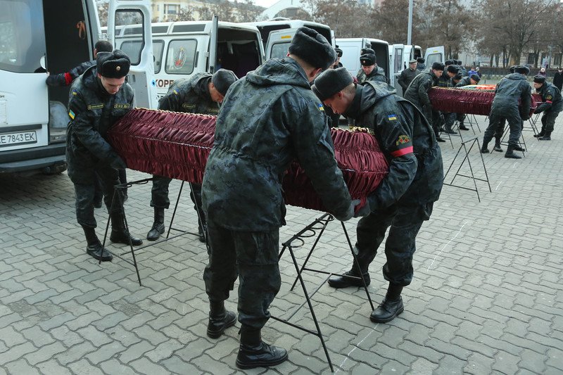 На Днепропетровщине похоронили еще 11 погибших в АТО солдат (фото) - фото 1 На Днепропетровщине похоронили еще 11 погибших в АТО солдат (фото) - фото 1