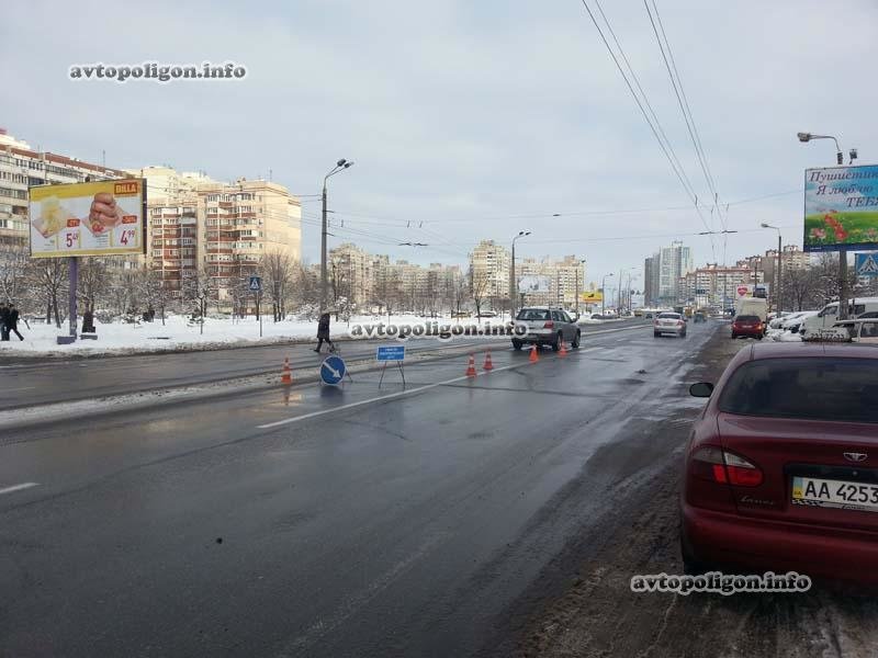 В Киеве «Мицубиси» на пешеходном переходе сбил женщину с ребенком (Добавлено ФОТО) (фото) - фото 1 В Киеве «Мицубиси» на пешеходном переходе сбил женщину с ребенком (Добавлено ФОТО) (фото) - фото 1
