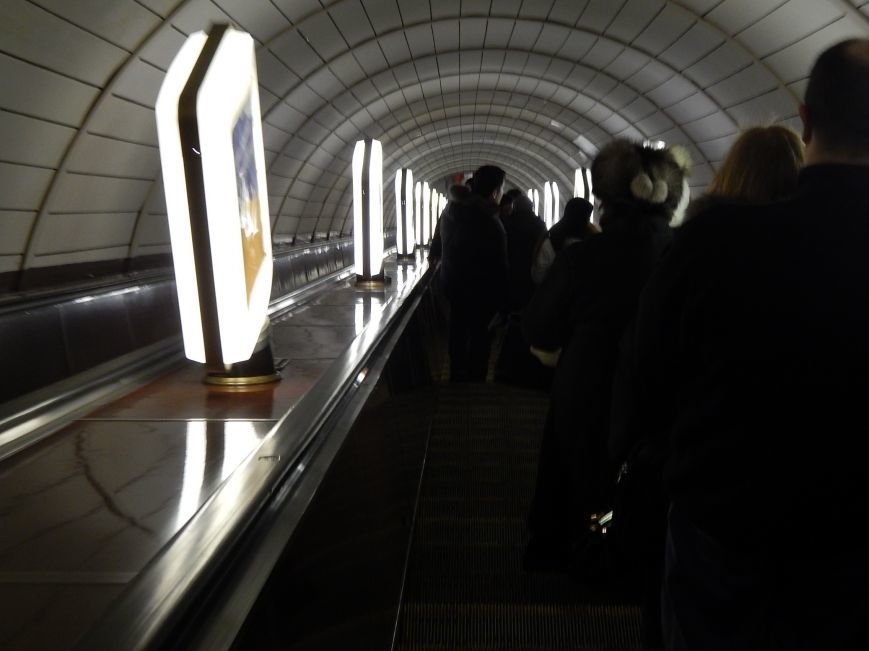 Киевляне выстроились в очереди за жетонами метро (ФОТОФАКТ) (фото) - фото 1 Киевляне выстроились в очереди за жетонами метро (ФОТОФАКТ) (фото) - фото 1