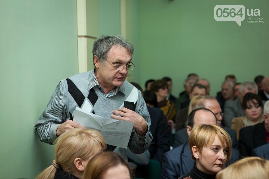 В Кривом Роге депутаты признали Россию агрессором, под горисполкомо... В Кривом Роге депутаты признали Россию агрессором, под горисполкомом нашли оружие, в город приехали бойцы добровольческих батальонов (фото) - фото...