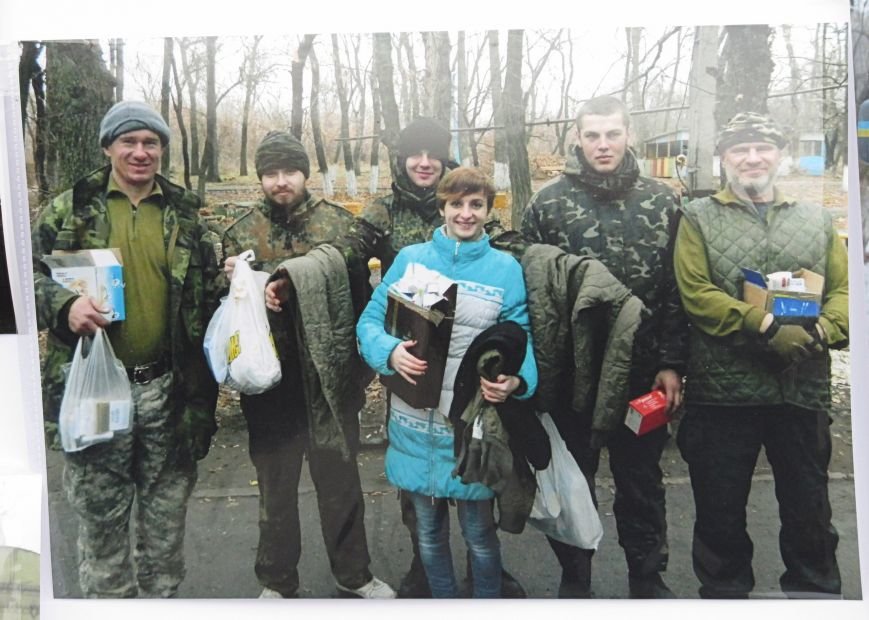 В Ужгороді на пл. Театральній відбулася фотовиставка «Волонтери в зоні АТО» (ФОТОРЕПОРТАЖ) (фото) - фото 24 В Ужгороді на пл. Театральній відбулася фотовиставка «Волонтери в зоні АТО» (ФОТОРЕПОРТАЖ) (фото) - фото 24