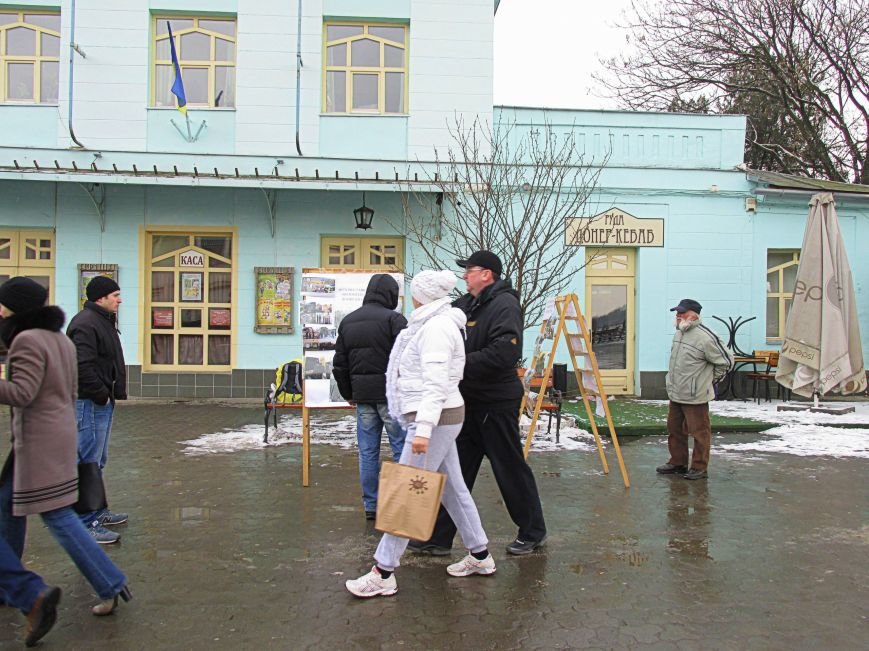 В Ужгороді на пл. Театральній відбулася фотовиставка «Волонтери в зоні АТО» (ФОТОРЕПОРТАЖ) (фото) - фото 23 В Ужгороді на пл. Театральній відбулася фотовиставка «Волонтери в зоні АТО» (ФОТОРЕПОРТАЖ) (фото) - фото 23