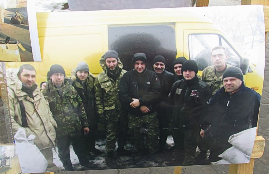 В Ужгороді на пл. Театральній відбулася фотовиставка «Волонтери в зоні АТО» (ФОТОРЕПОРТАЖ) (фото) - фото 12 В Ужгороді на пл. Театральній відбулася фотовиставка «Волонтери в зоні АТО» (ФОТОРЕПОРТАЖ) (фото) - фото 12
