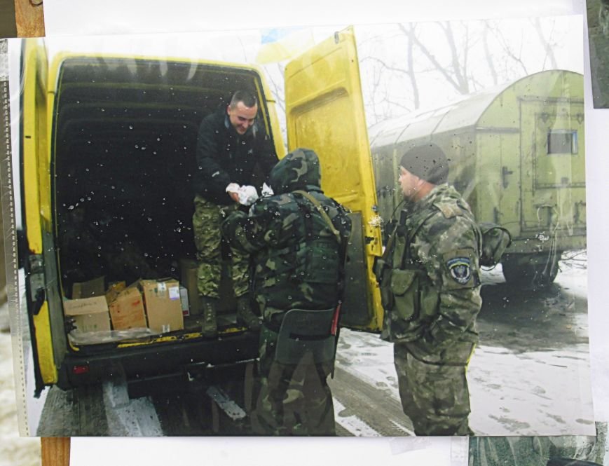 В Ужгороді на пл. Театральній відбулася фотовиставка «Волонтери в зоні АТО» (ФОТОРЕПОРТАЖ) (фото) - фото 30 В Ужгороді на пл. Театральній відбулася фотовиставка «Волонтери в зоні АТО» (ФОТОРЕПОРТАЖ) (фото) - фото 30