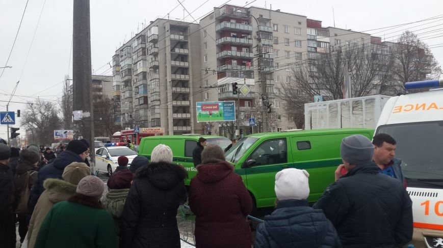 ДТП с участием инкассаторов «Приватбанка» произошло в Чернигове (фото) - фото 1 ДТП с участием инкассаторов «Приватбанка» произошло в Чернигове (фото) - фото 1