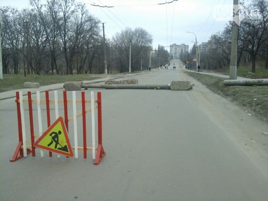 В Кривом Роге: обрушились конструкции моста, неизвестные сбросили 3... В Кривом Роге: обрушились конструкции моста, неизвестные сбросили 3 памятника, бойцов обучили тактической медицине (фото) - фото 2