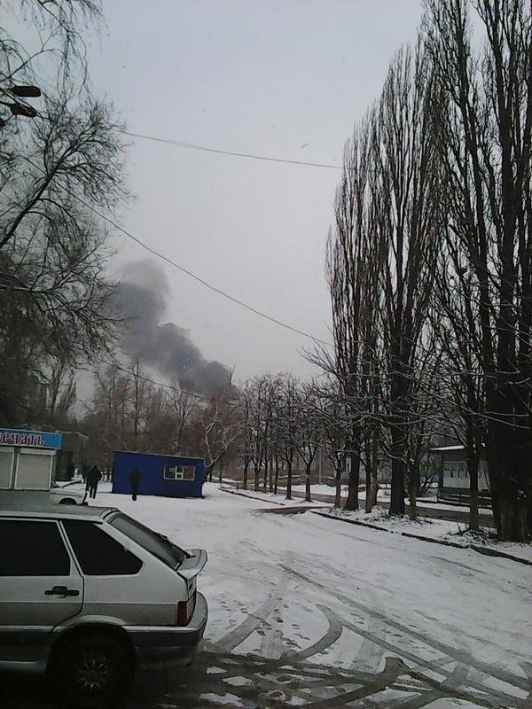В Донецке снаряд попал в мост, соединяющий Текстильщик и Петровский район (ФОТО) (фото) - фото 1 В Донецке снаряд попал в мост, соединяющий Текстильщик и Петровский район (ФОТО) (фото) - фото 1