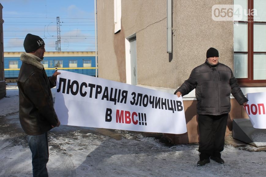 В Кривом Роге: провели митинг под ЛО, депутаты вошли в группу «Оппозиционный блок», открылась фотовыставка с работами «киборгов» (фото) - фото 1 В Кривом Роге: провели митинг под ЛО, депутаты вошли в группу «Оппозиционный блок», открылась фотовыставка с работами «киборгов» (фото) - фото 1