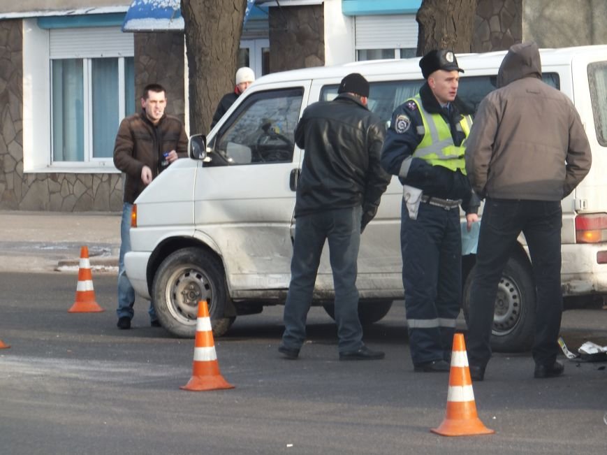 На перекрестке в Кировограде столкнулись два автомобиля. ФОТО (фото) - фото 1 На перекрестке в Кировограде столкнулись два автомобиля. ФОТО (фото) - фото 1