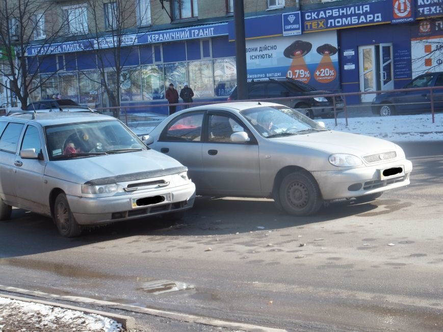 В Кировограде столкнулись две иномарки. ФОТО (фото) - фото 2 В Кировограде столкнулись две иномарки. ФОТО (фото) - фото 2