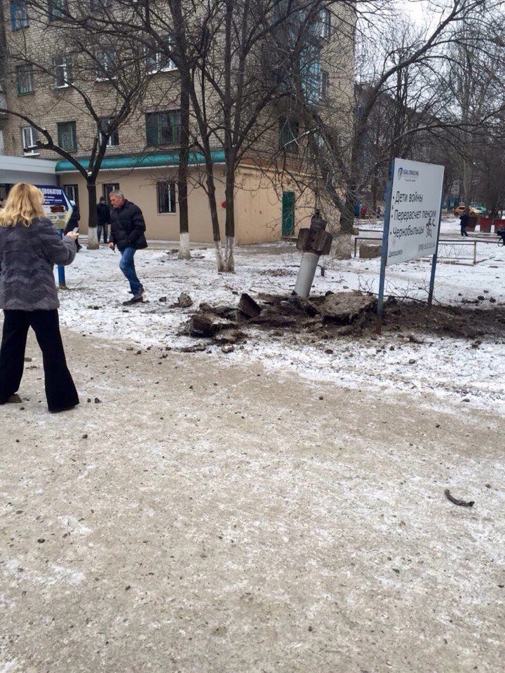 Горловские боевики обстреляли Краматорск: погибли 3 человека, 15 получили ранения (фото) - фото 1 Горловские боевики обстреляли Краматорск: погибли 3 человека, 15 получили ранения (фото) - фото 1