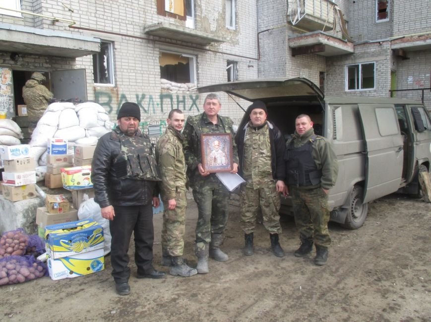 Волонтеры Кривого Рога под обстрелами доставили бойцам «гуманитарку» и спасли маму с сыном (ФОТО) (фото) - фото 1 Волонтеры Кривого Рога под обстрелами доставили бойцам «гуманитарку» и спасли маму с сыном (ФОТО) (фото) - фото 1