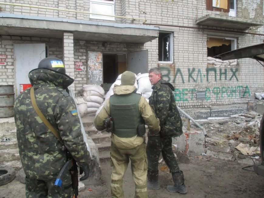 Волонтеры Кривого Рога под обстрелами доставили бойцам «гуманитарку» и спасли маму с сыном (ФОТО) (фото) - фото 1 Волонтеры Кривого Рога под обстрелами доставили бойцам «гуманитарку» и спасли маму с сыном (ФОТО) (фото) - фото 1