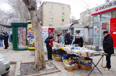 В Одессе владельцы МАФов спилили несколько деревьев (ФОТО) (фото) - фото 1 В Одессе владельцы МАФов спилили несколько деревьев (ФОТО) (фото) - фото 1