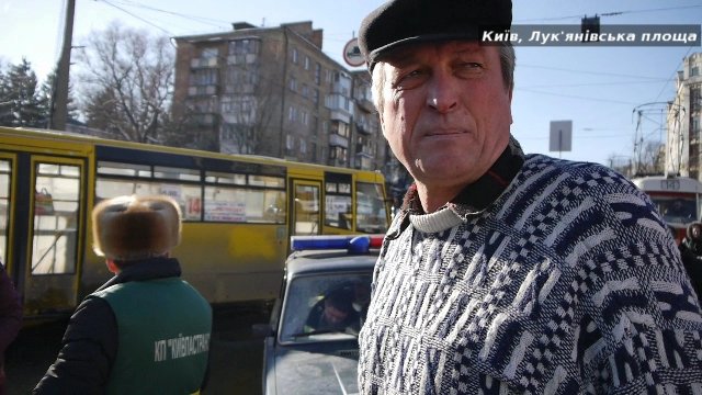 На Лукьяновской площади под колеса автобуса попала пожилая женщина (ФОТО, ВИДЕО) (фото) - фото 1 На Лукьяновской площади под колеса автобуса попала пожилая женщина (ФОТО, ВИДЕО) (фото) - фото 1