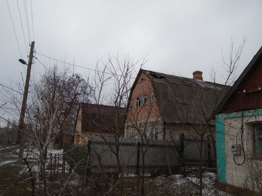 Боеприпасы и разруха: новые кадры обстрела Гродовки (ОБНОВЛЕНО) (фото) - фото 26 Боеприпасы и разруха: новые кадры обстрела Гродовки (ОБНОВЛЕНО) (фото) - фото 26