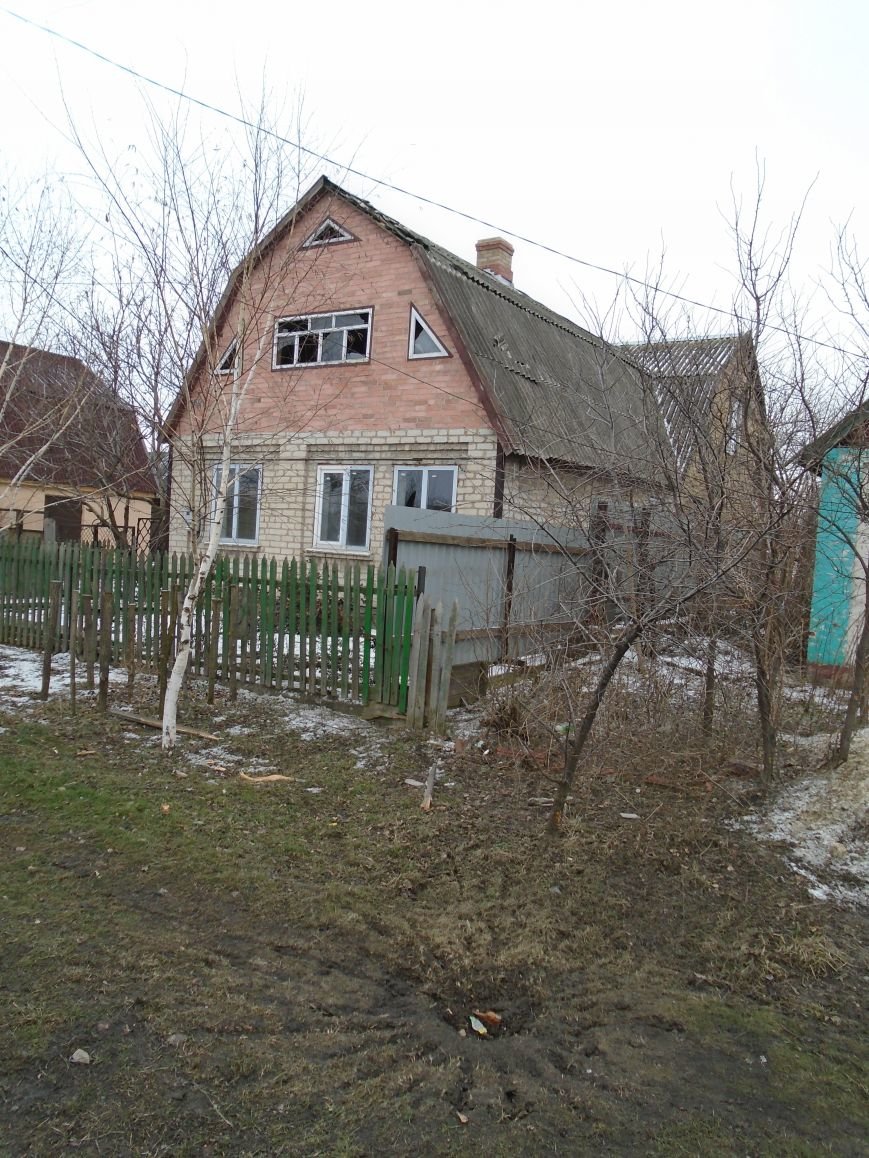 Боеприпасы и разруха: новые кадры обстрела Гродовки (ОБНОВЛЕНО) (фото) - фото 25 Боеприпасы и разруха: новые кадры обстрела Гродовки (ОБНОВЛЕНО) (фото) - фото 25