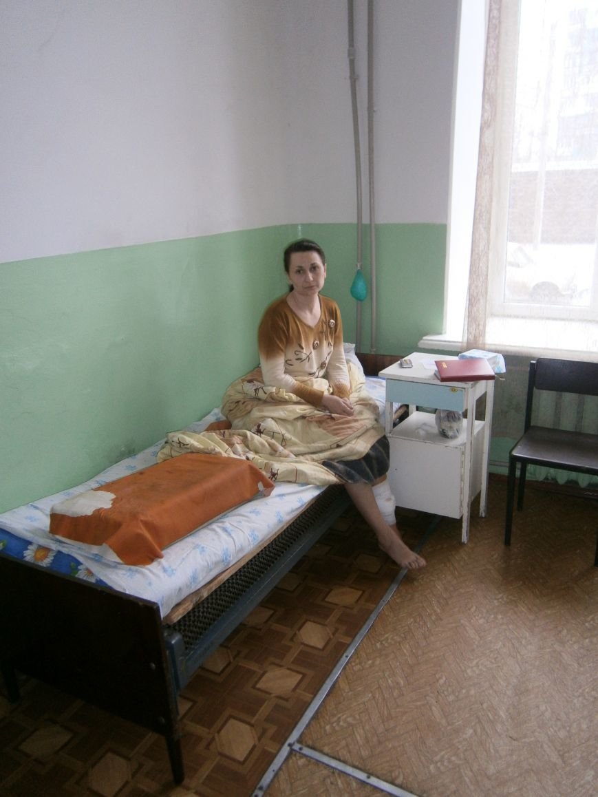 В Димитровской больнице с ранением находится переселенка из Авдеевки (фото) - фото 2 В Димитровской больнице с ранением находится переселенка из Авдеевки (фото) - фото 2