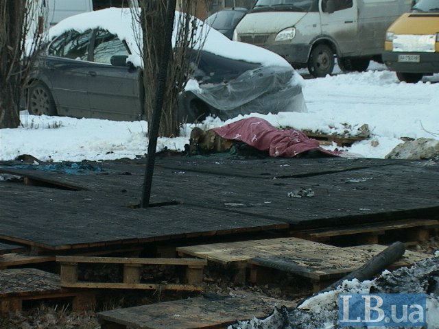 В столичном пункте обогрева заживо сгорел человек (ФОТО) (фото) - фото 1 В столичном пункте обогрева заживо сгорел человек (ФОТО) (фото) - фото 1