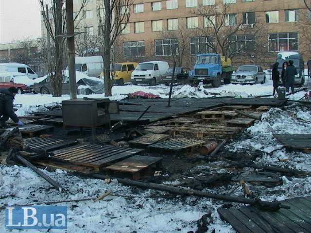 В столичном пункте обогрева заживо сгорел человек (ФОТО) (фото) - фото 1 В столичном пункте обогрева заживо сгорел человек (ФОТО) (фото) - фото 1