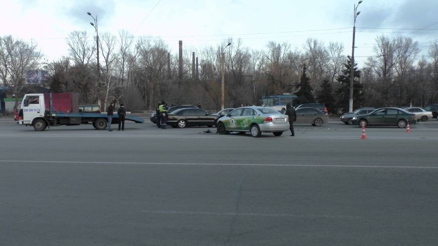 В Днепропетровске произошло ДТП, в результате которого пострадал пассажир (ФОТО) (фото) - фото 1 В Днепропетровске произошло ДТП, в результате которого пострадал пассажир (ФОТО) (фото) - фото 1