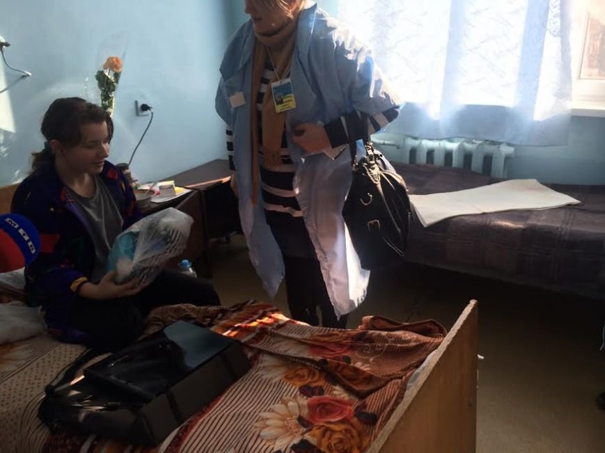 В Мариуполе раненым на «Восточном» подарили наборы от первой леди Украины (ФОТО) (фото) - фото 1 В Мариуполе раненым на «Восточном» подарили наборы от первой леди Украины (ФОТО) (фото) - фото 1