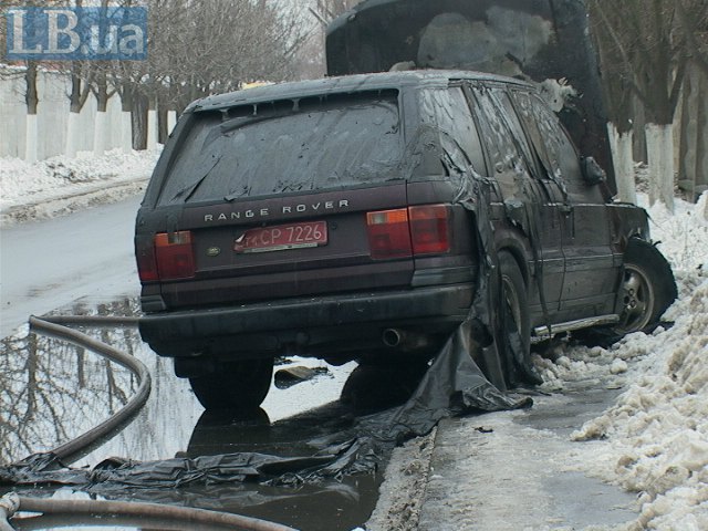 В Киеве на Осокорках сгорел двухэтажный дом и Range Rover (ФОТО) (фото) - фото 1 В Киеве на Осокорках сгорел двухэтажный дом и Range Rover (ФОТО) (фото) - фото 1