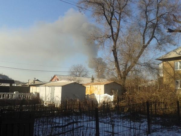 Над Донецком поднимается огромный черный столб дыма (ФОТО) (фото) - фото 2 Над Донецком поднимается огромный черный столб дыма (ФОТО) (фото) - фото 2