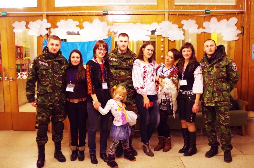 Любов проти війни: перемога на стороні світла (фото) - фото 6 Любов проти війни: перемога на стороні світла (фото) - фото 6