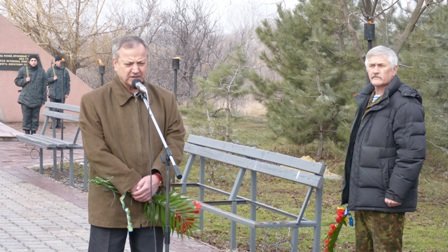 В Мариуполе отметили годовщину вывода советских войск из Афганистана (ФОТО) (фото) - фото 1 В Мариуполе отметили годовщину вывода советских войск из Афганистана (ФОТО) (фото) - фото 1