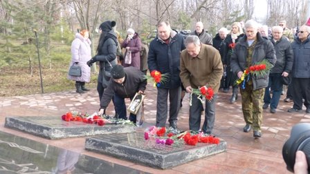В Мариуполе отметили годовщину вывода советских войск из Афганистана (ФОТО) (фото) - фото 1 В Мариуполе отметили годовщину вывода советских войск из Афганистана (ФОТО) (фото) - фото 1
