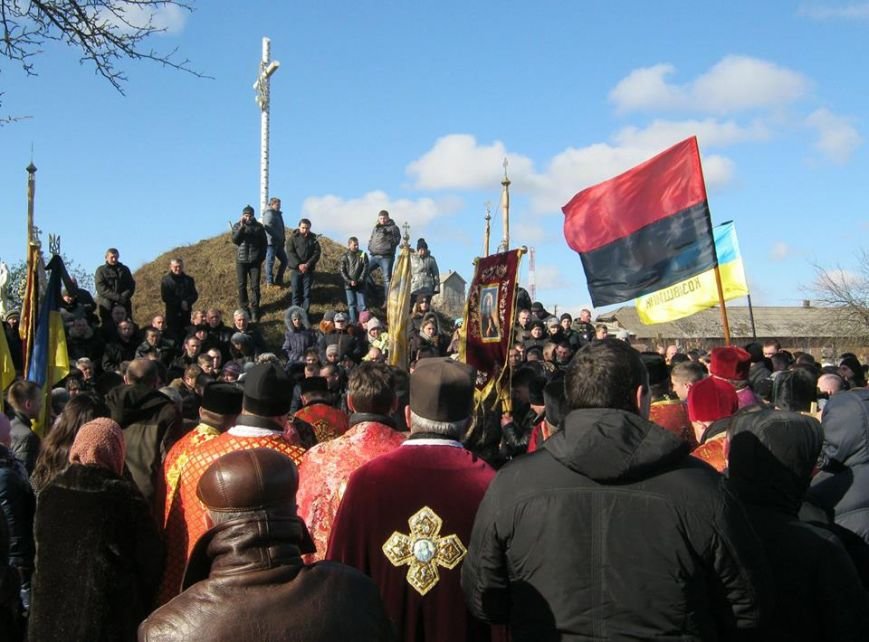 На Тернопільщині провели в останню путь загиблого бійця “Айдару” (фото) (фото) - фото 1 На Тернопільщині провели в останню путь загиблого бійця “Айдару” (фото) (фото) - фото 1