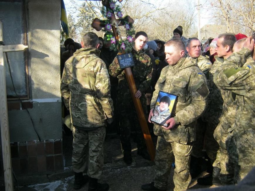 На Тернопільщині провели в останню путь загиблого бійця “Айдару” (фото) (фото) - фото 1 На Тернопільщині провели в останню путь загиблого бійця “Айдару” (фото) (фото) - фото 1