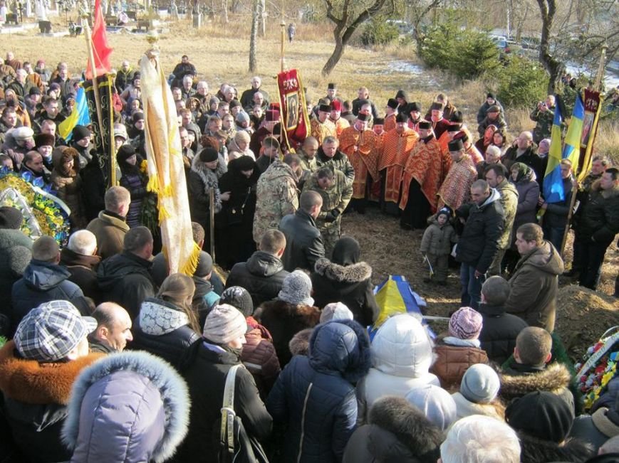 На Тернопільщині провели в останню путь загиблого бійця “Айдару” (фото) (фото) - фото 1 На Тернопільщині провели в останню путь загиблого бійця “Айдару” (фото) (фото) - фото 1