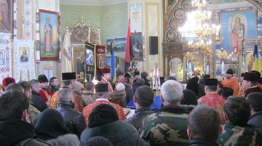 На Тернопільщині провели в останню путь загиблого бійця “Айдару” (фото) (фото) - фото 1 На Тернопільщині провели в останню путь загиблого бійця “Айдару” (фото) (фото) - фото 1