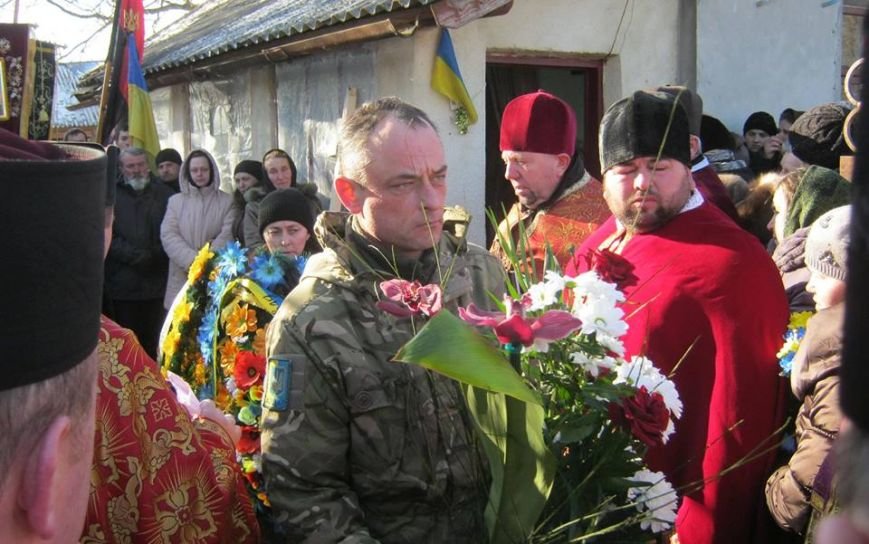На Тернопільщині провели в останню путь загиблого бійця “Айдару” (фото) (фото) - фото 1 На Тернопільщині провели в останню путь загиблого бійця “Айдару” (фото) (фото) - фото 1