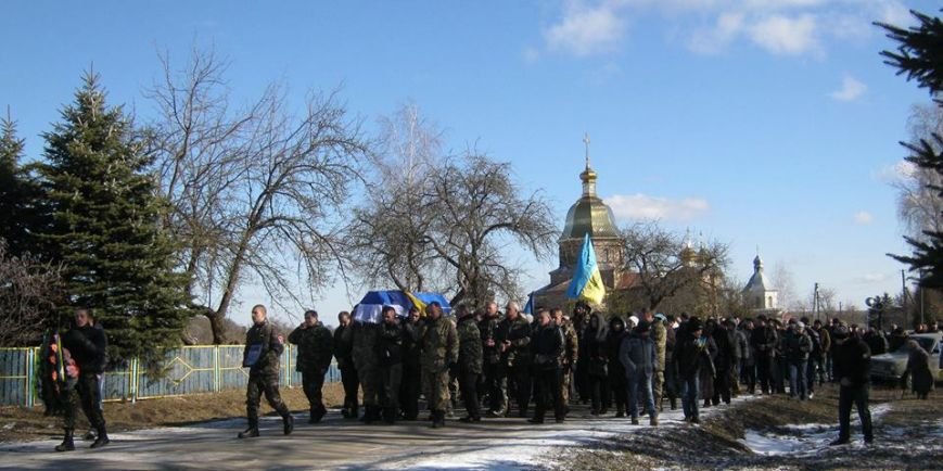 На Тернопільщині провели в останню путь загиблого бійця “Айдару” (фото) (фото) - фото 1 На Тернопільщині провели в останню путь загиблого бійця “Айдару” (фото) (фото) - фото 1