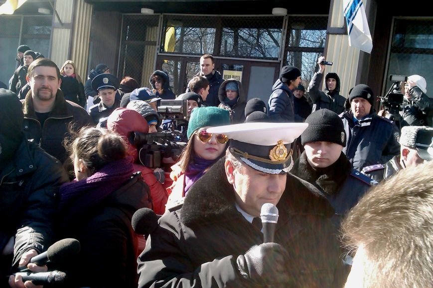 Евромайдан в Одессе с антипрезидентскими лозунгами требовал навести порядок в АТО (ФОТО, ВИДЕО) (фото) - фото 2 Евромайдан в Одессе с антипрезидентскими лозунгами требовал навести порядок в АТО (ФОТО, ВИДЕО) (фото) - фото 2