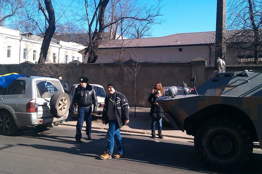 Евромайдан в Одессе с антипрезидентскими лозунгами требовал навести порядок в АТО (ФОТО, ВИДЕО) (фото) - фото 2 Евромайдан в Одессе с антипрезидентскими лозунгами требовал навести порядок в АТО (ФОТО, ВИДЕО) (фото) - фото 2