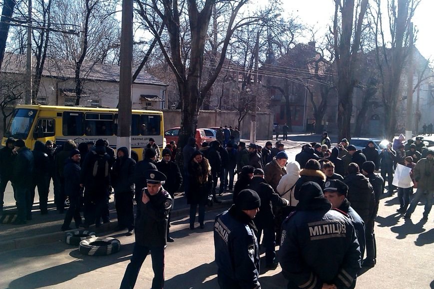 Евромайдан в Одессе с антипрезидентскими лозунгами требовал навести порядок в АТО (ФОТО, ВИДЕО) (фото) - фото 2 Евромайдан в Одессе с антипрезидентскими лозунгами требовал навести порядок в АТО (ФОТО, ВИДЕО) (фото) - фото 2