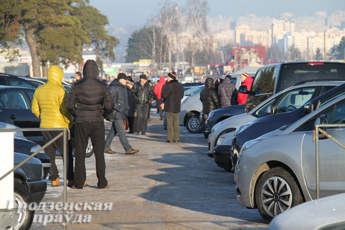 Гродненский авторынок: новые машины продаются по цене 4-летних б/у... Гродненский авторынок: новые машины продаются по цене 4-летних б/у (фото) - фото 1