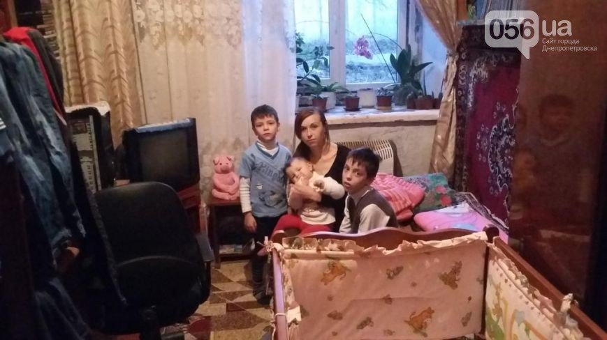 Семья плененного в Донецке киборга Руслана Коношенко живет в нищете в Каменец-Подольском (ФОТО) (фото) - фото 1 Семья плененного в Донецке киборга Руслана Коношенко живет в нищете в Каменец-Подольском (ФОТО) (фото) - фото 1