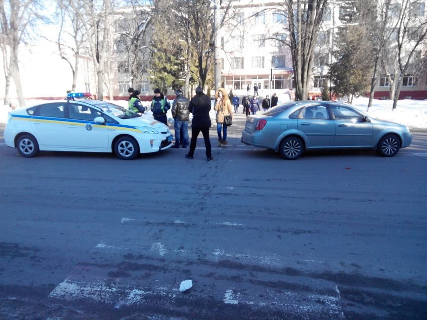 В Сумах возле «Дружбы» на переходе сбили маленького ребенка (ФОТО) (фото) - фото 1 В Сумах возле «Дружбы» на переходе сбили маленького ребенка (ФОТО) (фото) - фото 1