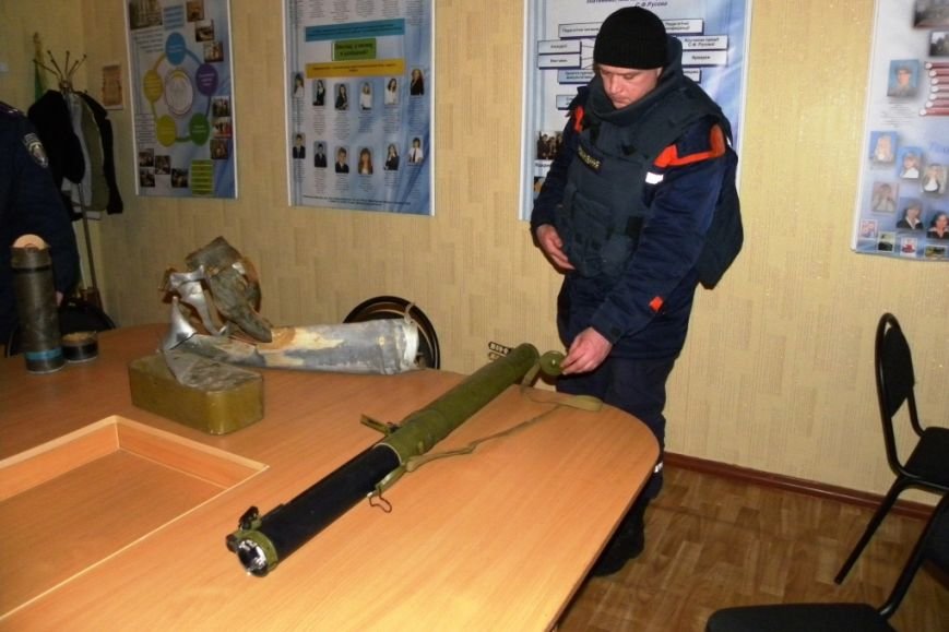 Школу в Черниговской области взорвал местный житель, привезший гранатометы из зоны АТО (фото) - фото 1 Школу в Черниговской области взорвал местный житель, привезший гранатометы из зоны АТО (фото) - фото 1