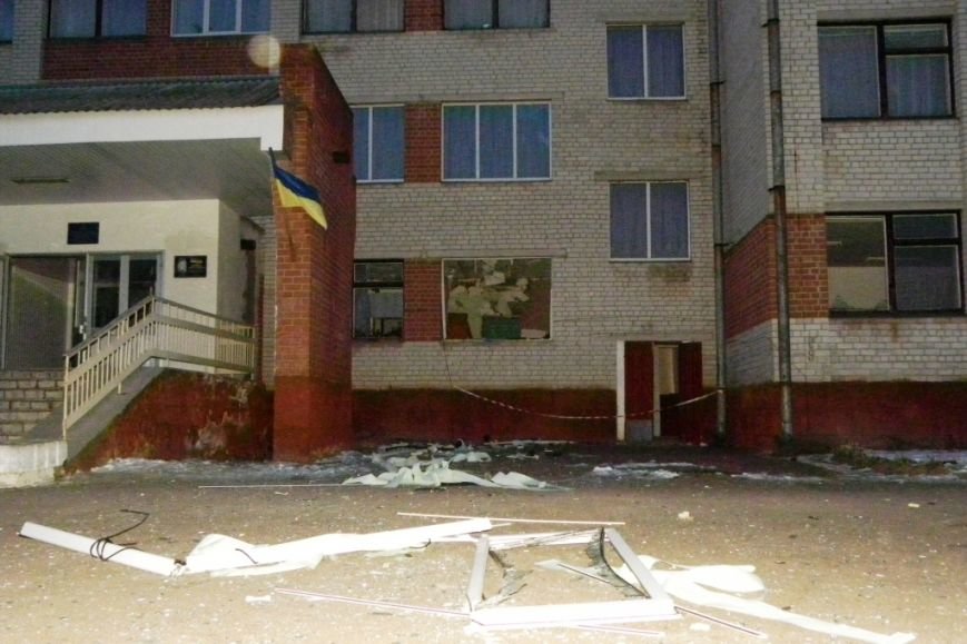 Школу в Черниговской области взорвал местный житель, привезший гранатометы из зоны АТО (фото) - фото 4 Школу в Черниговской области взорвал местный житель, привезший гранатометы из зоны АТО (фото) - фото 4