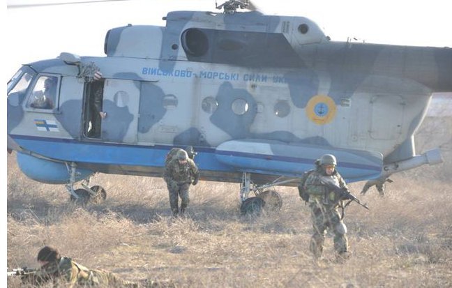 В Одессе военные по учебному заданию подняли в воздух вертолеты (ФОТО) (фото) - фото 1 В Одессе военные по учебному заданию подняли в воздух вертолеты (ФОТО) (фото) - фото 1